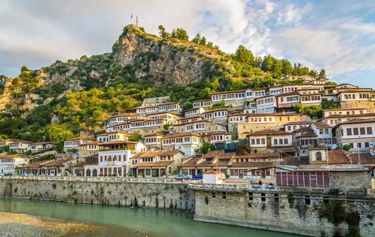 ألبانيا وجهة سياحية مناسبة للعوائل